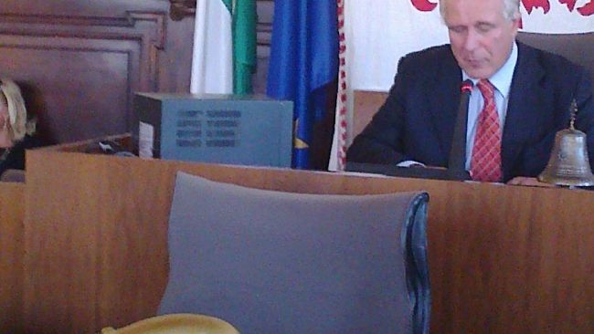 Tapiro d'oro per Matteo Renzi, la consegna da parte di Giovanni Galli