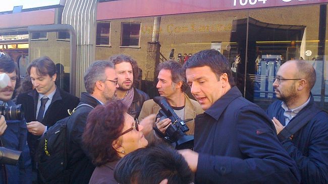 Renzi risponde a Grillo dalla Tramvia Wi Fi