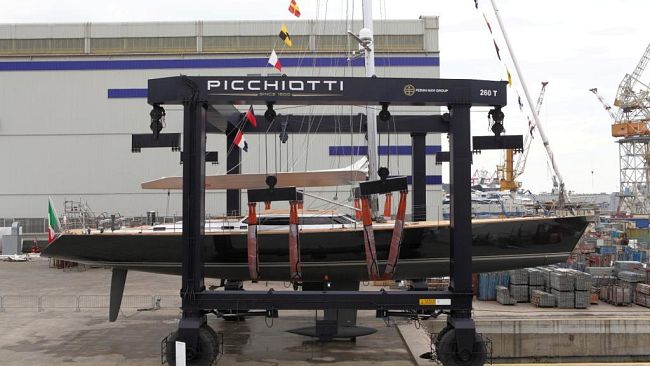 Varata sloop in fibra di carbonio, nave a vela