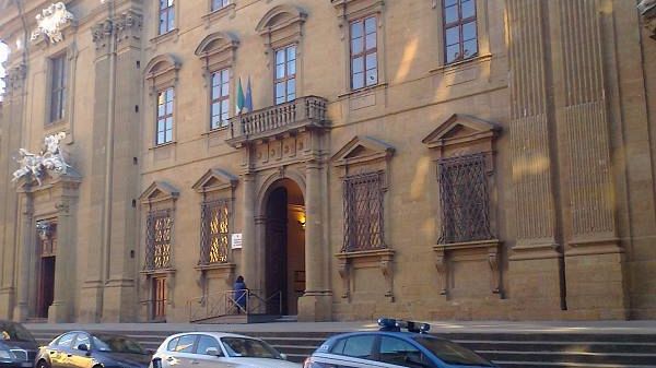 Giustizia toscana a piedi, pensionata l'ultima autovettura