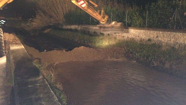 Maltempo: poco traffico sulle strade, in piena i canali