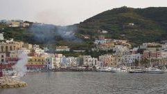 La comunità dei Ponzesi in Toscana: il viaggio della Motonave Giraglia dall'Elba a l'isola di Ponza in occasione della Festa del Patrono