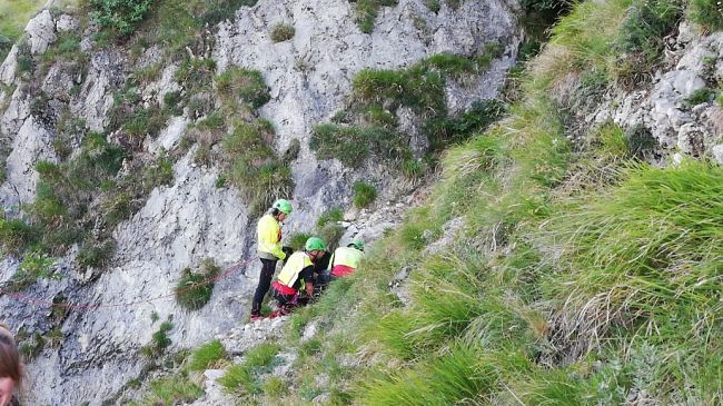 Apuane, salvati 9 escursionisti tedeschi disidratati tra gli strapiombi