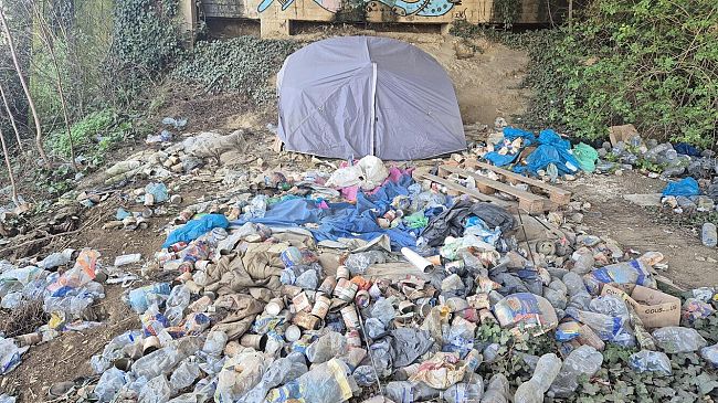 Sopralluogo di Forza Italia alla baraccopoli di via Pistoiese