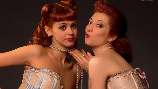 Piume, strass, nastri, pizzi e paillettes: a Siena il sabato è burlesque