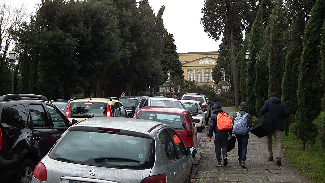 Maltempo a Firenze: polemica su chiusura delle scuole