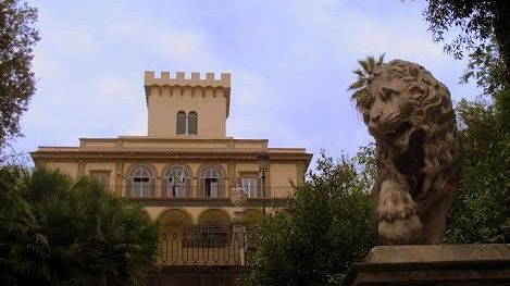 Scoperto un residuato bellico a Villa Fabbricotti: chiuso il giardino