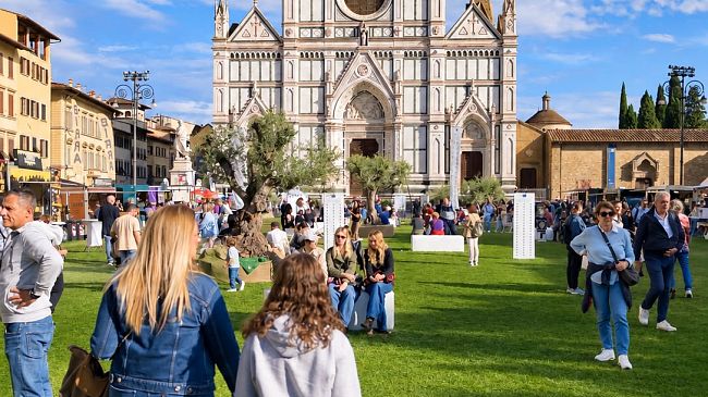 Piazza Santa Croce per tre giorni diventa un grande giardino