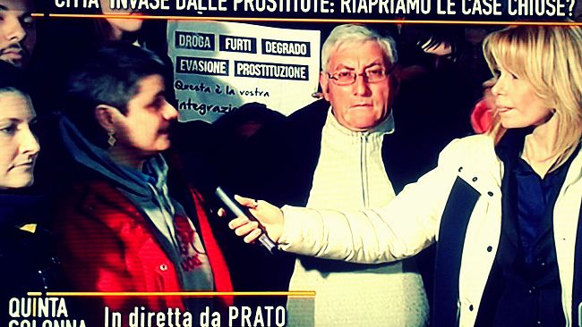 Case chiuse in Toscana, cittadini in piazza per riapertura