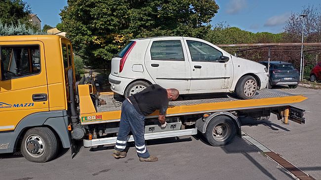Auto abbandonate a San Casciano