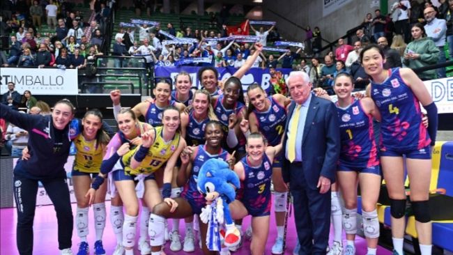 Volley Donne, impresa Scandicci: la serie finale inizia con il botto
