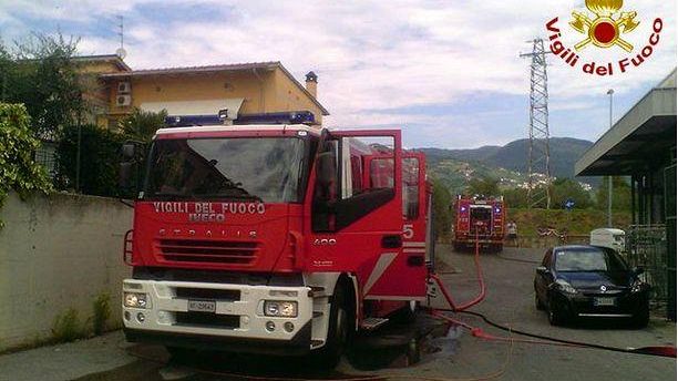 Montale: brucia il tetto di un supermercato