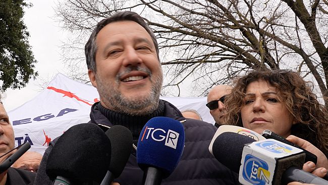 salvini-il-comune-di-firenze-dia-i-taser-alla-polizia-municipale