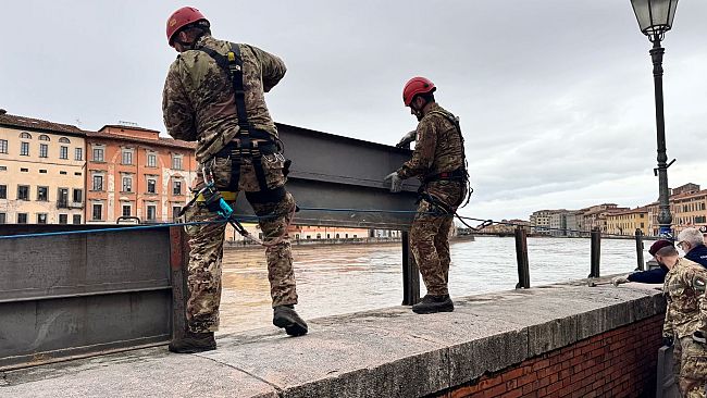 Firenze: l'Arno ha ripreso a salire, ma non al livello di guardia