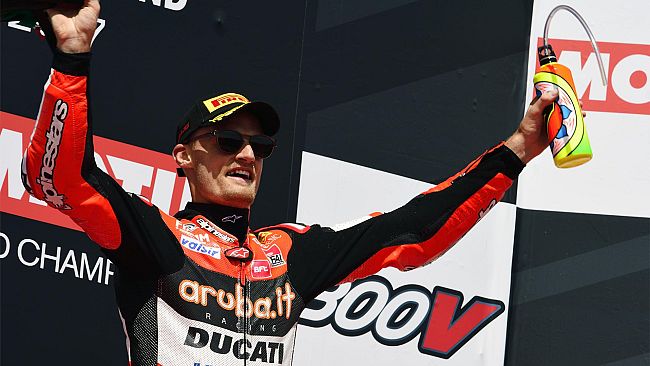 SBK, Chaz Davies domina a Imola