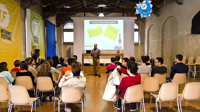 Internet Festival, dalle fake news alla economia in rete