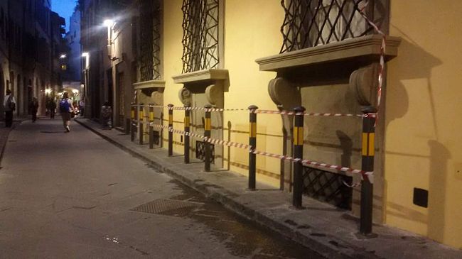 Centro Storico: paletti contro la sosta selvaggia, ma allontanano i pedoni