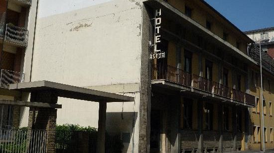 Via Toselli: aggredita la troupe di Fuori dal Coro