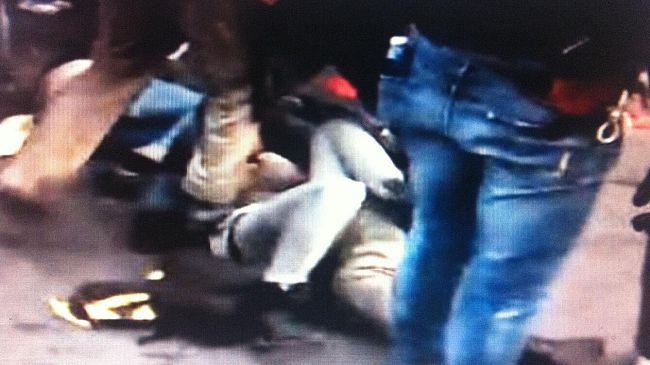 Studentessa toscana calpestata dal poliziotto, non farà denuncia