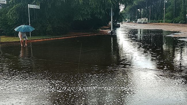 Ore 18, forte temporale estivo sul Galluzzo 