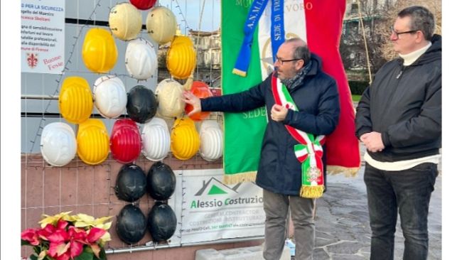 Albero di Natale dedicato alle vittime del lavoro