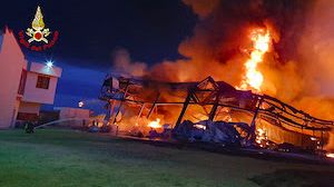 Incendio alla Silo Spa di San Bartolo a Cintoia