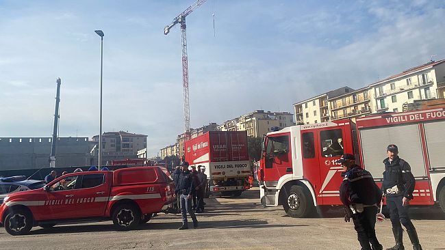 Crollo nel cantiere: il grido della politica