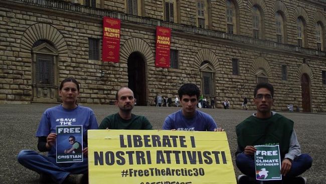 Greenpeace: manifestazione per i 28 attivisti trattenuti in Russia
