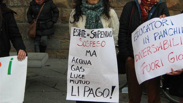 Educatori protestano in piazza Signoria