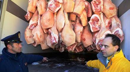 Made in Italy a chi? Arriva per Natale il falso prosciutto, ira degli allevatori