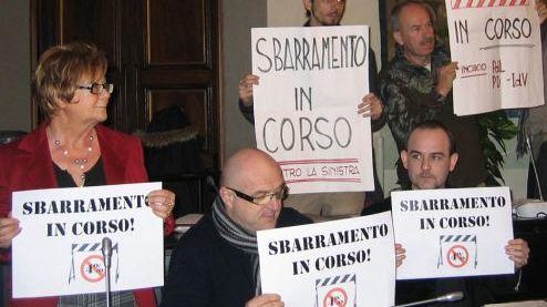 Consiglio provinciale: contro lo sbarramento elettorale protesta la sinistra.<BR>Sospesi i lavori per mancanza del numero legale