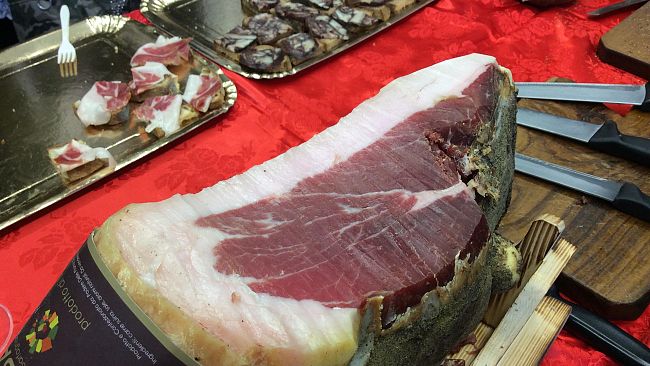 prosciutto-di-cinta-senese-corso-di-taglio-a-mano