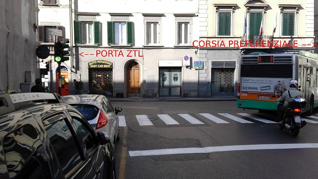Via della Scala una burella: multe illegittime e preferenziale dannosa