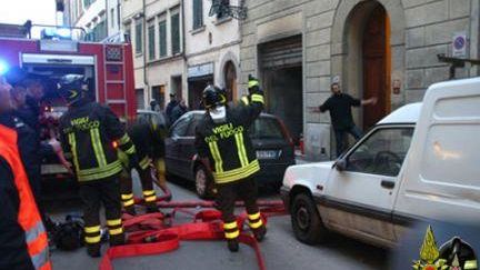 Firenze: in fiamme una falegnameria nel centro storico