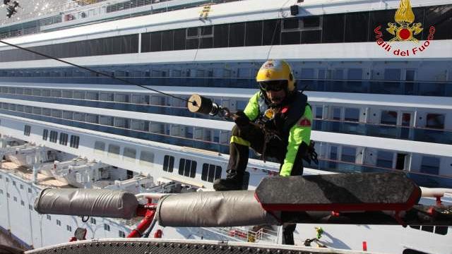 Lunedì 16 all'alba il raddrizzamento della Concordia, vietato sbagliare