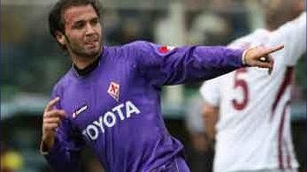 Calcio, la Fiorentina sconfigge la Reggina: Pazzini e Mutu in goal con giocate di classe di Montolivo