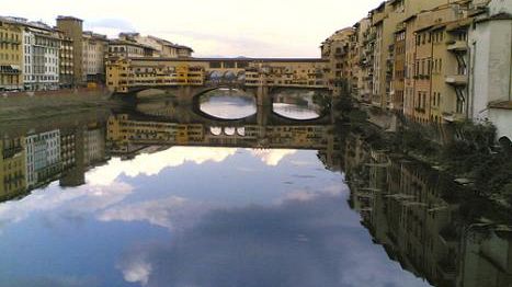 Transitano sul Ponte Vecchio: la Polizia Municipale multa 50 veicoli al mese