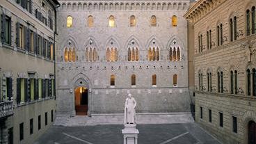 Mps, eseguita l'autopsia su David Rossi, Siena nello sgomento