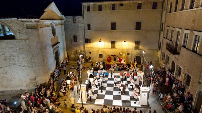 Gli Scacchi viventi a Sarteano