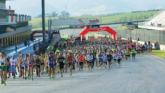 In Mugello tutti pazzi per la corsa podistica sul circuito di Scarperia