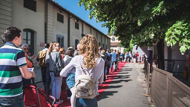 Mostra dell'Artigianato: cartelli di segnalazione nell’area del Vietnam per scene che potrebbero urtare la sensibilità