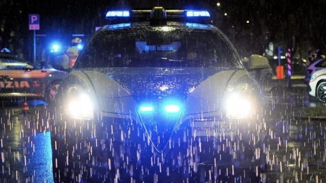 Piazza S. Croce: chiede 150 euro per dare indietro il cellulare rubato