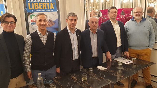 Forza Italia Firenze: raccolta firme per il centro per il rimpatrio