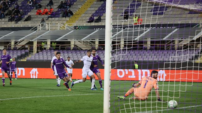 Barak uomo di Coppa spalanca la porta ai quarti di Conference