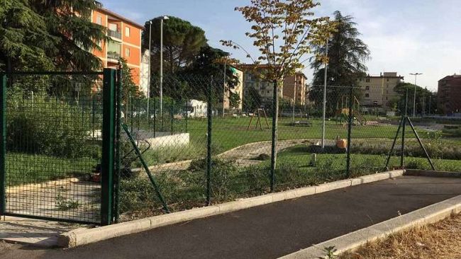 Giardino chiuso all'Isolotto, sotto il parcheggio da 200 posti
