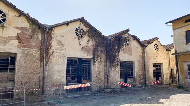 Certaldo: laboratori artistici negli ex hangar Aeronautica
