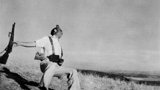 Robert Capa in mostra al Lu.C.C.A