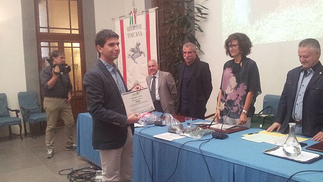 Riciclano plastica e ricomprano beni per la città. Chi sono i virtuosi