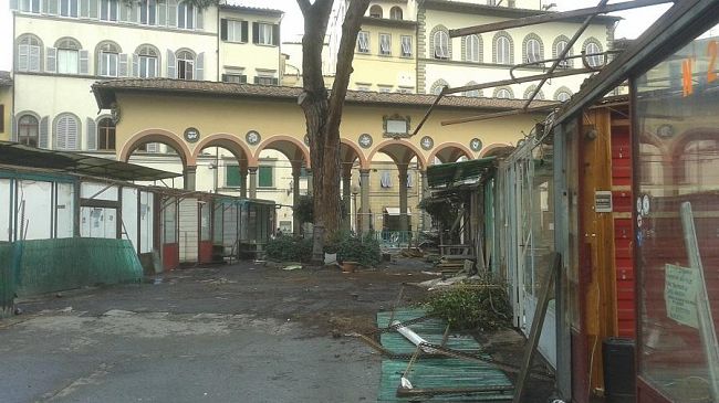 Mercato delle Pulci: piazza dei Ciompi dagli antiquari alla ribollita