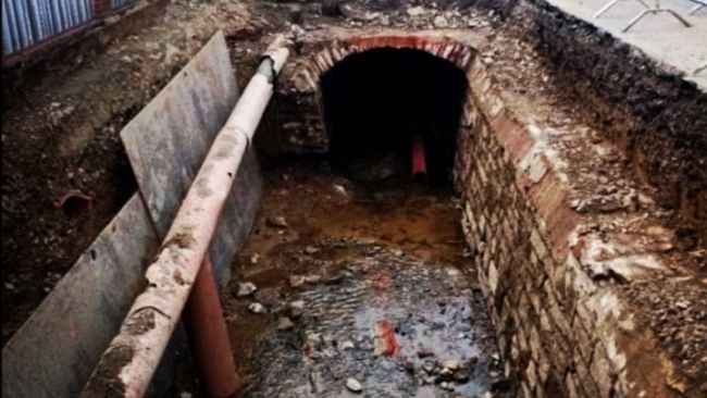 Galluzzo, dai lavori spunta un corso d'acqua sotterraneo